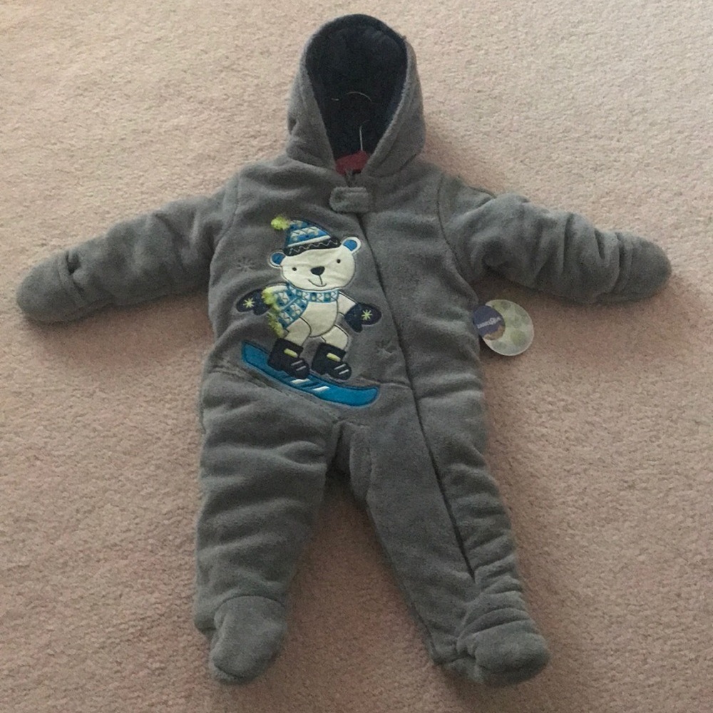 9 m snow suit NWT